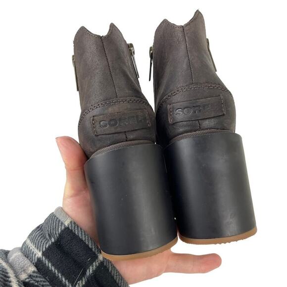 Sorel Blake Distressed Ankle Waterproof Leather Boots in Blackened Brown Size 7 - Picture 8 of 16